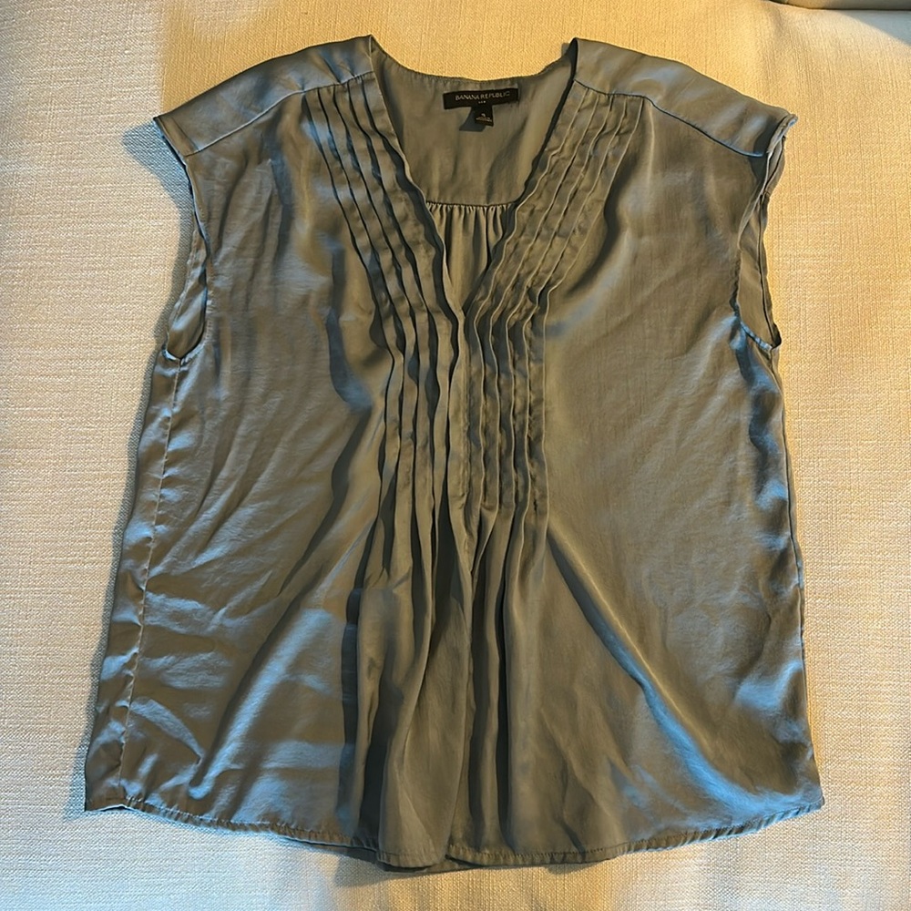 Silky banana republic blouse